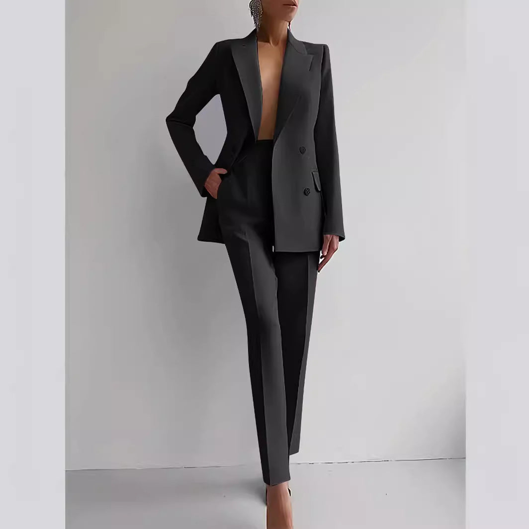 Elegante damespak in zakelijke stijl