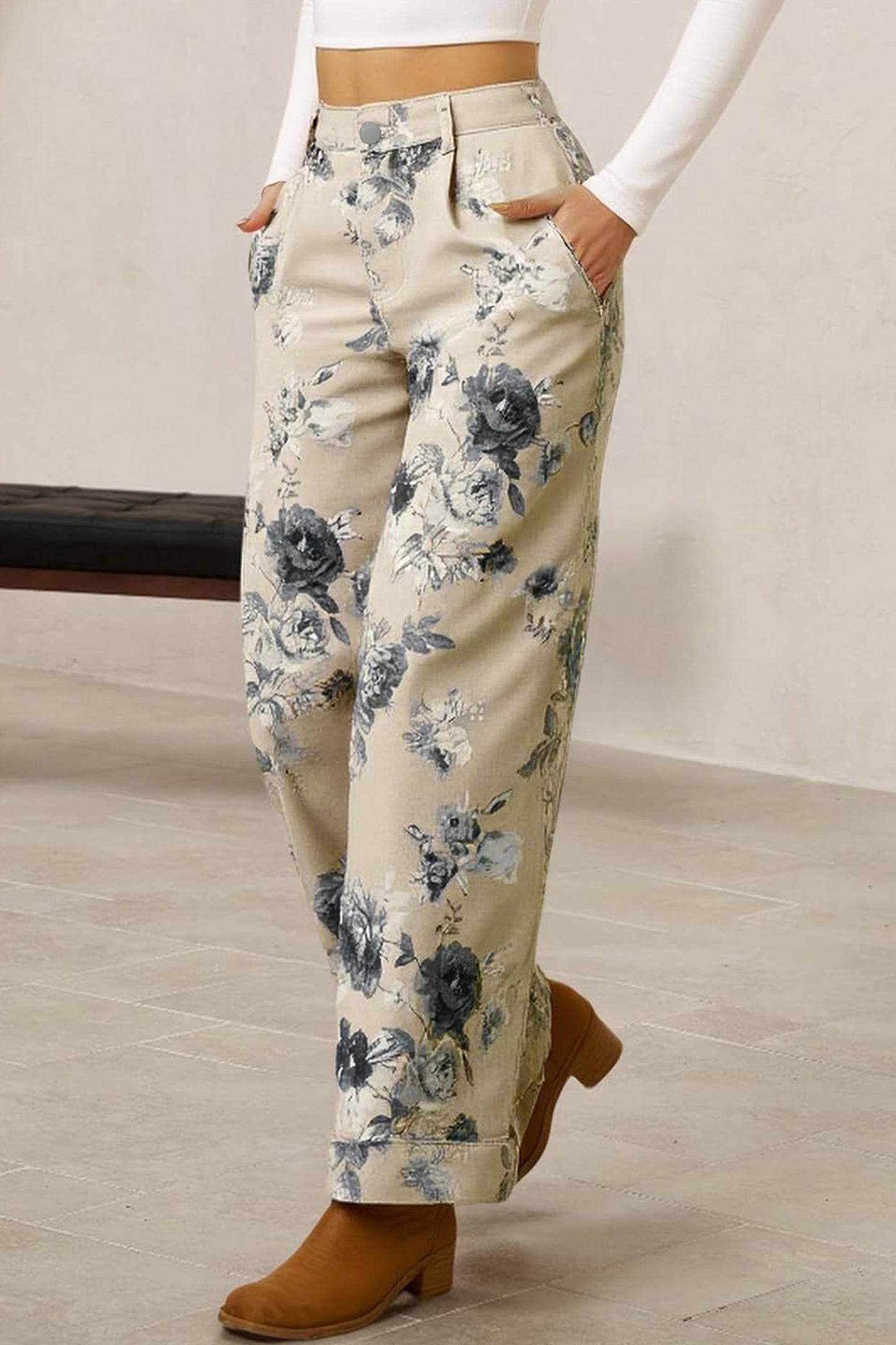 Beige retro jeans met bloemenprint en omgeslagen pijpen