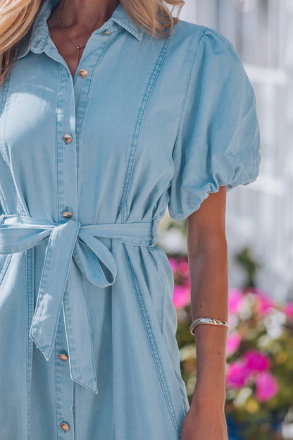 Jurk van denim met kraag lange mouwen knoopsluiting ceintuur korte mouwen en pofmouwen