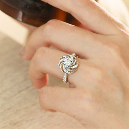 Moissanite Vrouwelijke 2 Karaat Acht Harten Ring