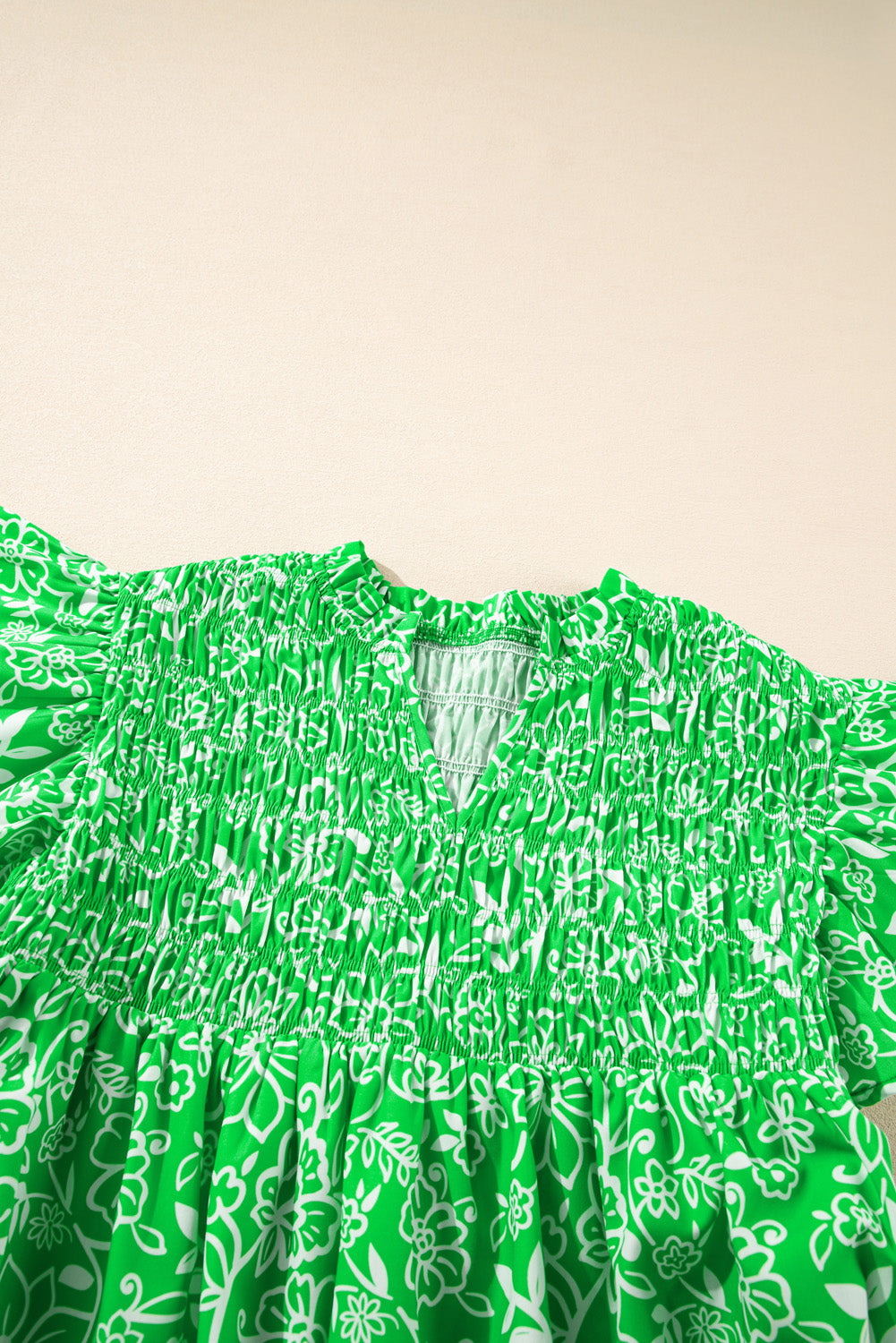 Groene blouse met bloemenprint en smockwerk in boho-stijl plus size