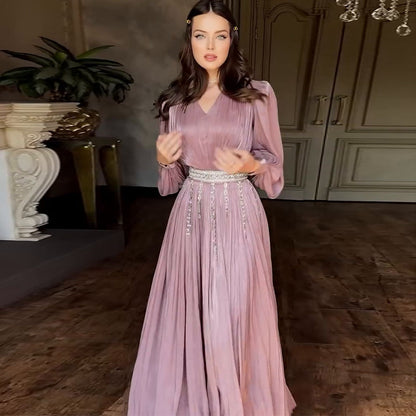 Europese Modieus V-hals geplooide tule avondjurk met lange mouwen en grote zoom