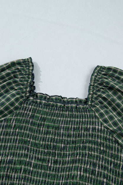 Groene geruite jurk met vierkante hals strik geplooide hoge taille en ruches aan de zoom